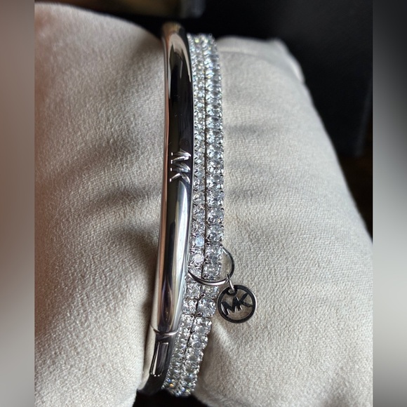 MICHAEL KORS Bracelet and Earrings Set. - Picture 8 of 16